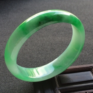 （超值推荐）糯冰种翠色贵妃镯（53.8mm-46.2mm）
