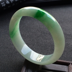 （超值推荐）糯冰种飘翠手镯（55.8mm）