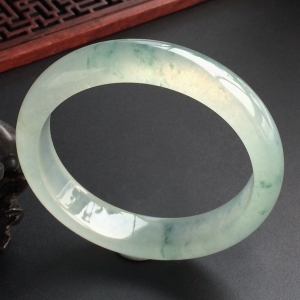 (超值推荐)冰种略飘花手镯(54.3mm)