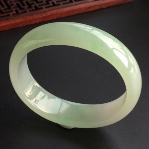 (超值推荐)糯冰种晴水贵妃镯(56.8mm-48.7mm)