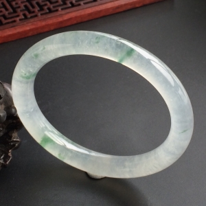 (超值推荐)冰种飘花圆条手镯(56.8mm)