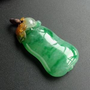 (超值推荐)糯冰种黄加绿福瓜挂件