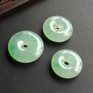 (超值推荐)糯冰种飘翠平安扣挂件(一批走)
