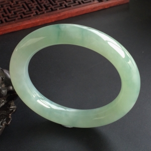 (超值推荐)糯冰种晴水略飘花圆条手镯(56.5mm)