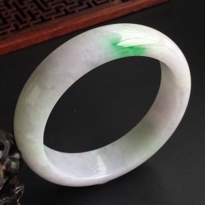 (超值推荐)糯冰种淡春带彩手镯(55.5mm)