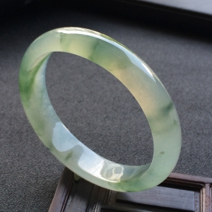 （超值推荐）冰种飘花贵妃镯（55.2mm-47mm）