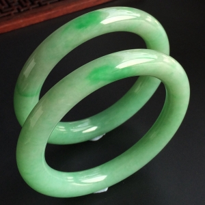 (超值推荐)糯冰种晴水飘翠圆条手镯(一对)(58.3mm)