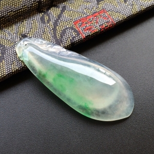 (超值推荐)冰种飘翠福瓜挂件