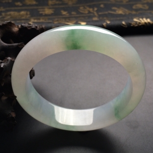 （超值推荐）糯冰种飘花手镯（57.9mm）