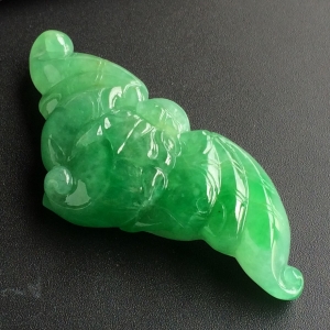(超值推荐)糯冰种翠色蝙蝠挂件