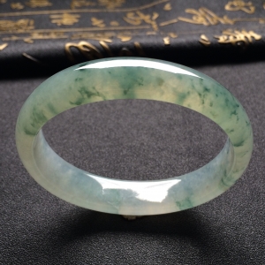（超值推荐）冰种飘花贵妃镯（57mm-49.9mm）