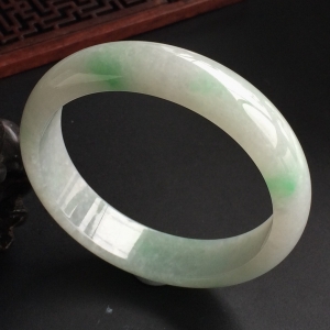 (超值推荐)糯冰种飘翠手镯(59mm)