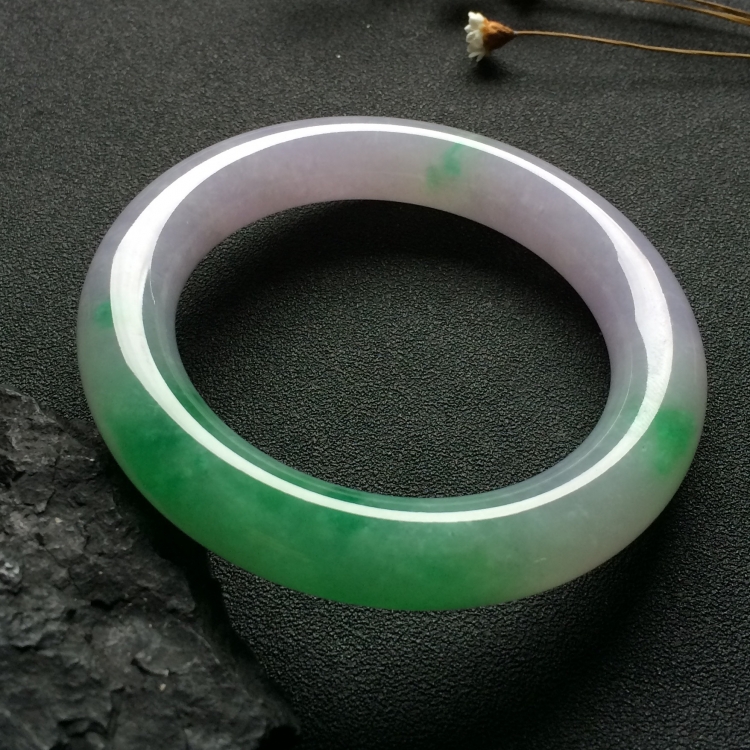 糯冰种春带彩圆条手镯（57.6mm）