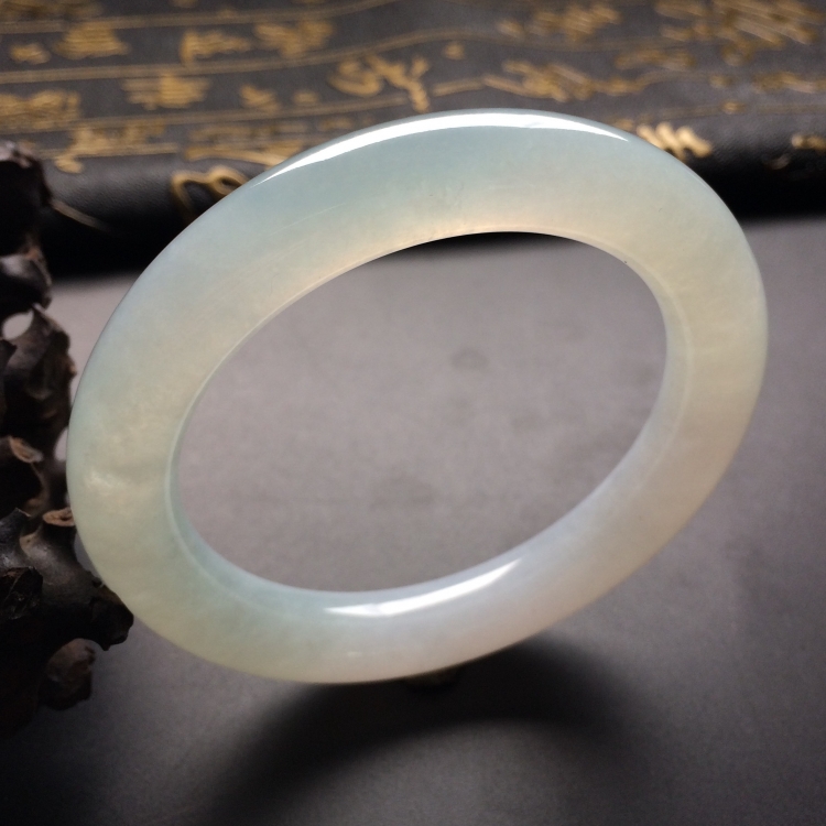 （超值推荐）糯冰种淡晴水圆条手镯（56mm）