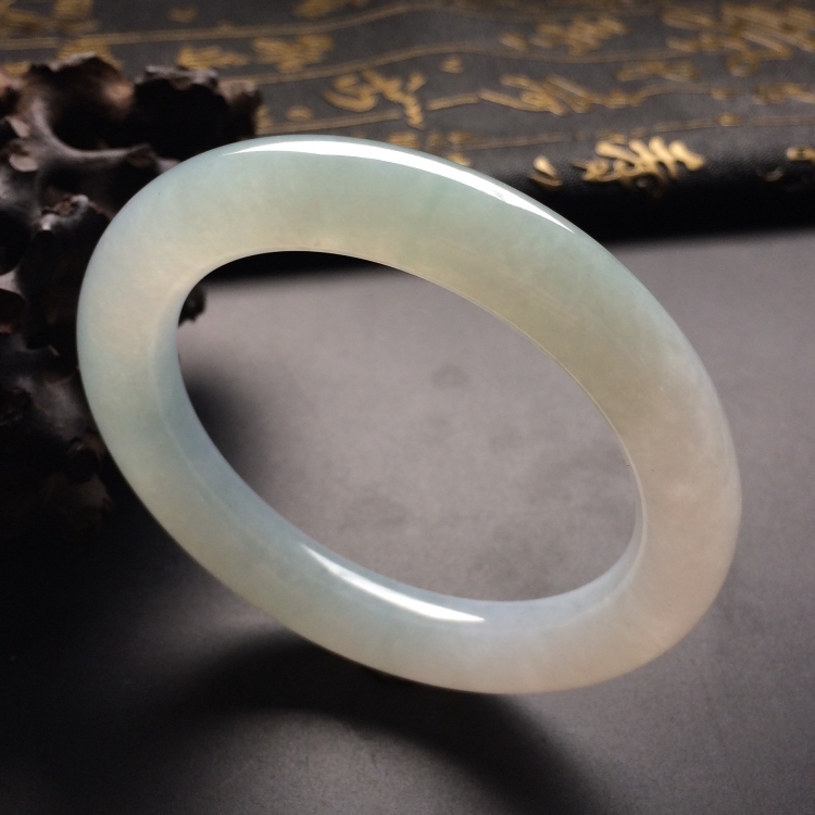 （超值推荐）糯冰种淡晴水圆条手镯（56mm）