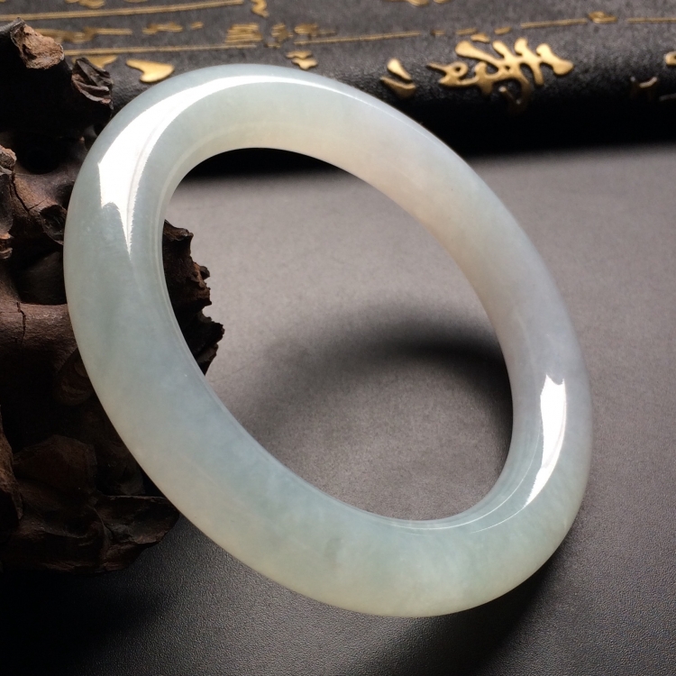 （超值推荐）糯冰种淡晴水圆条手镯（56mm）