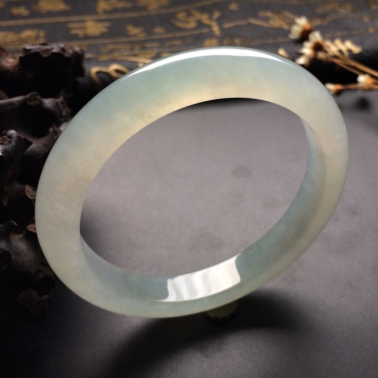 （超值推荐）糯冰种淡晴水手镯（56.1mm）