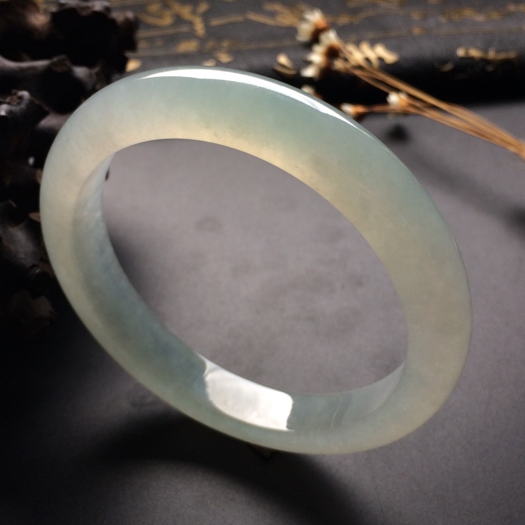 （超值推荐）糯冰种淡晴水手镯（56.1mm）