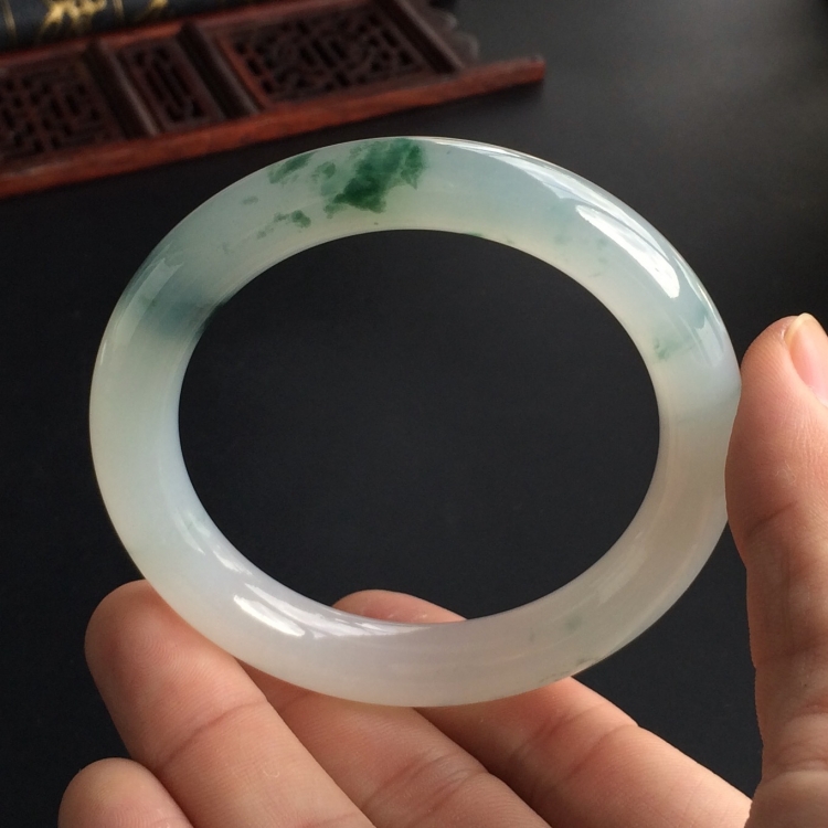 (超值推荐)冰种飘花圆条手镯(55.5mm)