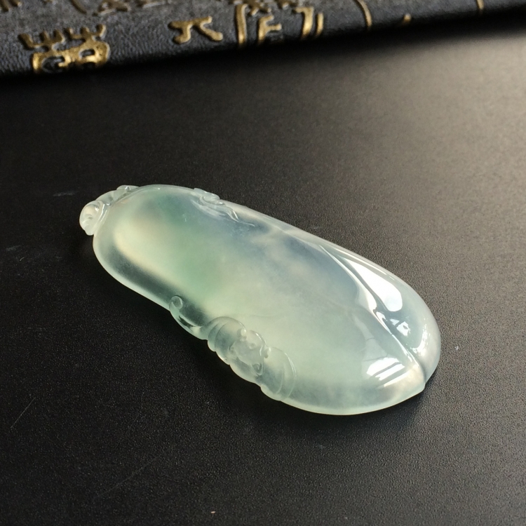(超值推荐)冰玻种晴水略飘花福瓜挂件