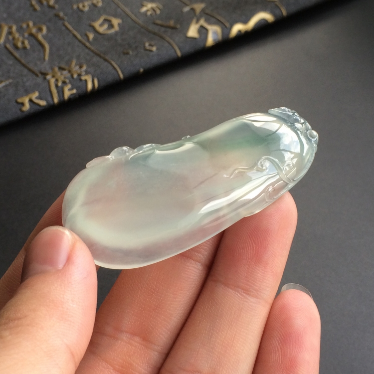(超值推荐)冰玻种晴水略飘花福瓜挂件
