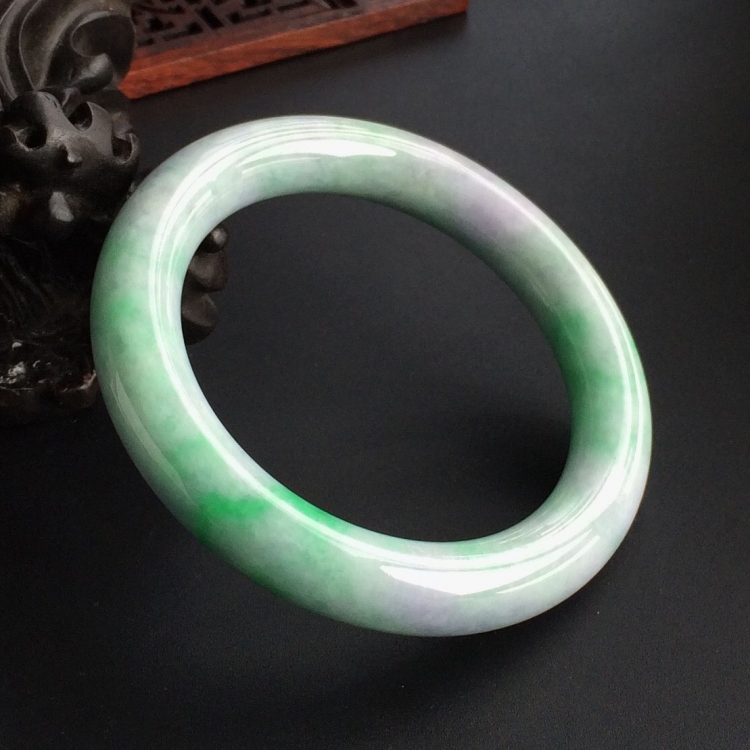 (超值推荐)糯冰种春带彩圆条手镯(55.4mm)