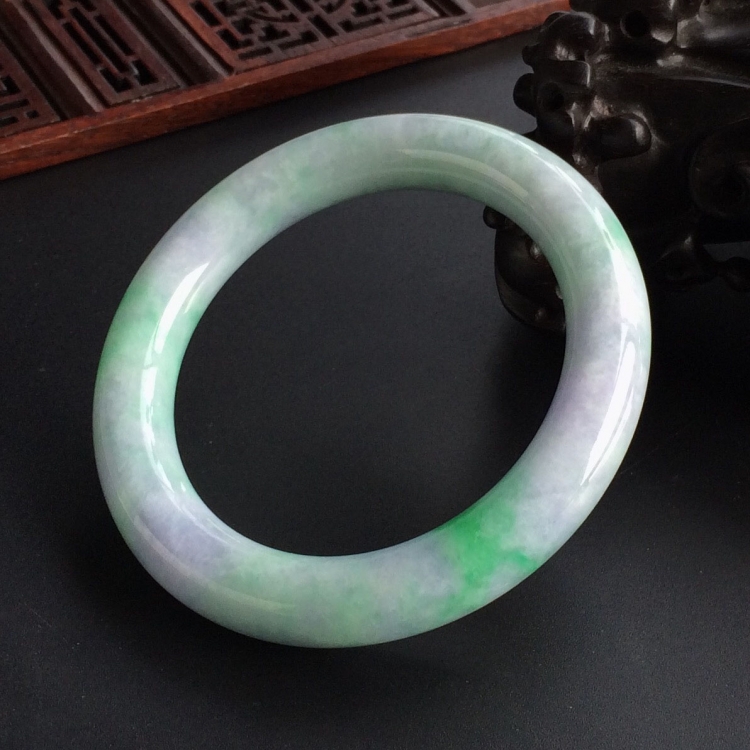 (超值推荐)糯冰种春带彩圆条手镯(55.4mm)