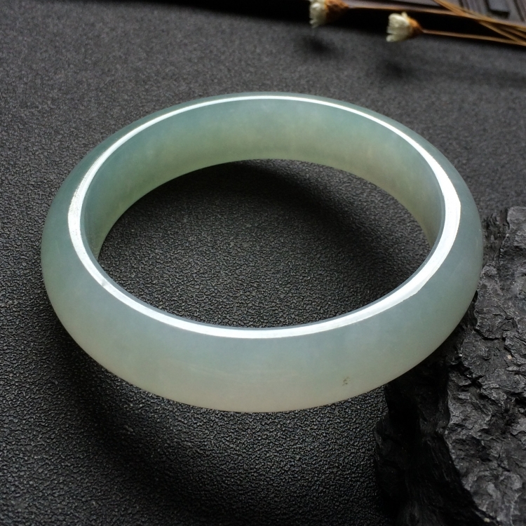 （超值推荐）糯冰种晴水手镯（56.1mm）