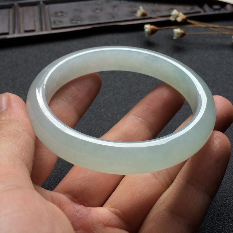 （超值推荐）糯冰种晴水手镯（57.4mm）