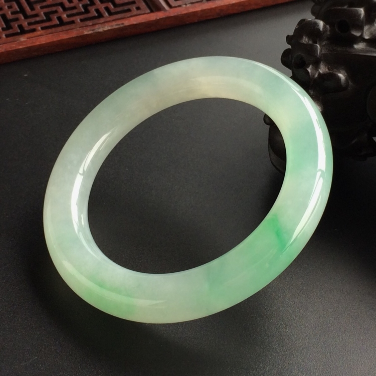 (超值推荐)糯冰种飘翠圆条手镯(58.6mm)