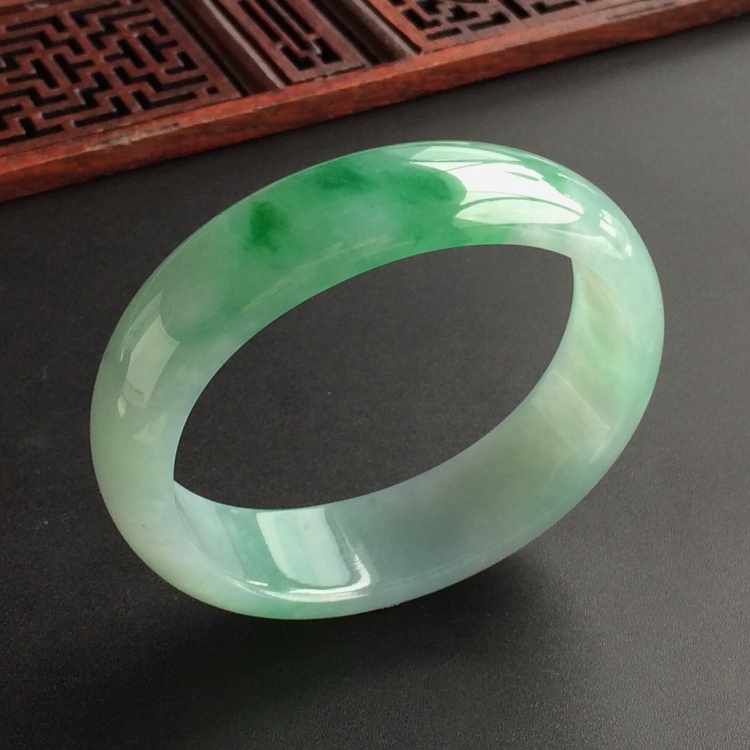 (超值推荐)糯冰种飘翠贵妃镯(54.2mm-45.2mm)
