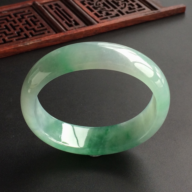(超值推荐)糯冰种飘翠贵妃镯(54.2mm-45.2mm)