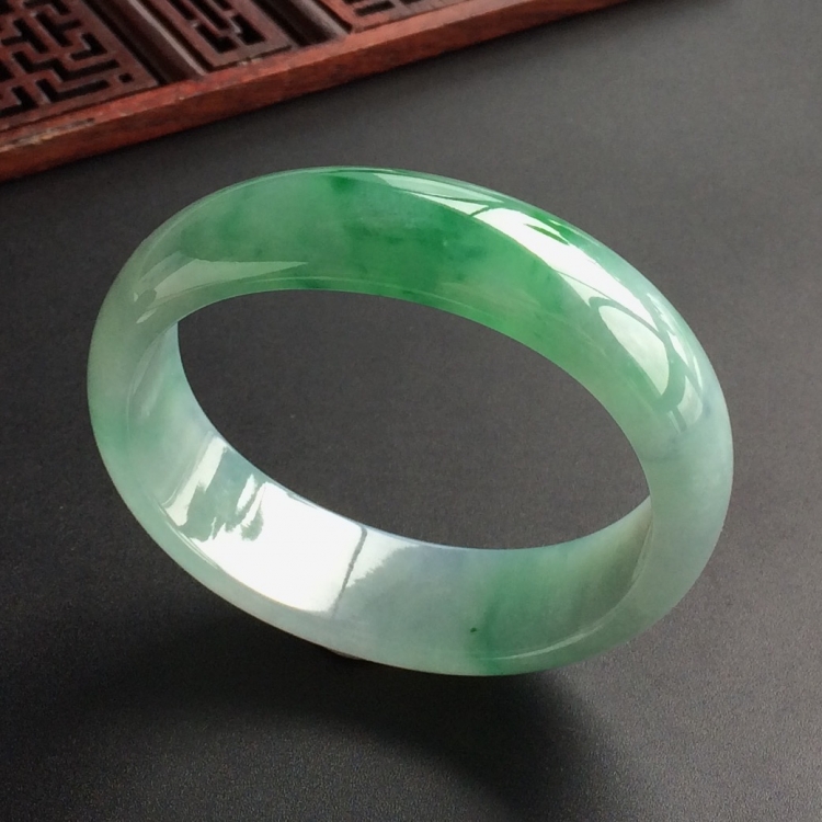 (超值推荐)糯冰种飘翠贵妃镯(54.2mm-45.2mm)