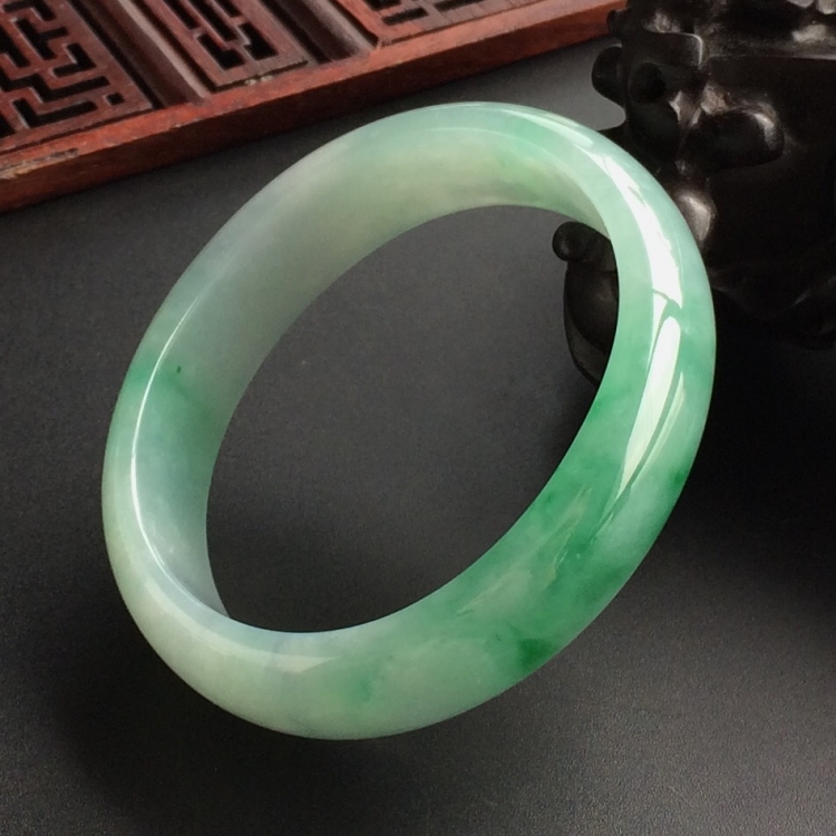 (超值推荐)糯冰种飘翠贵妃镯(54.2mm-45.2mm)