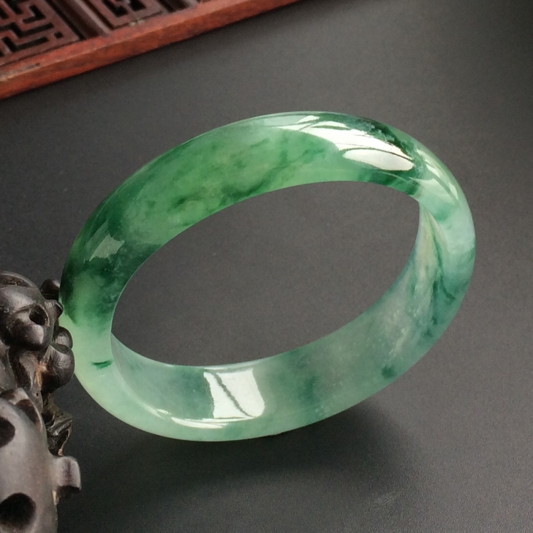 (超值推荐)冰种飘花贵妃镯(54.9mm-46.6mm)