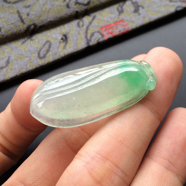 (超值推荐)冰种飘翠福瓜挂件