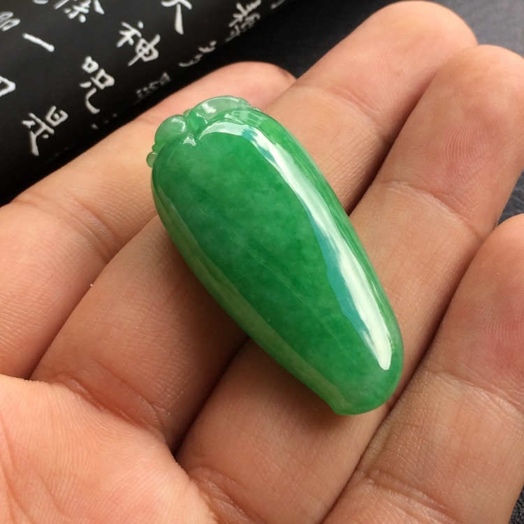 （超值推荐）糯冰种翠色福瓜挂件