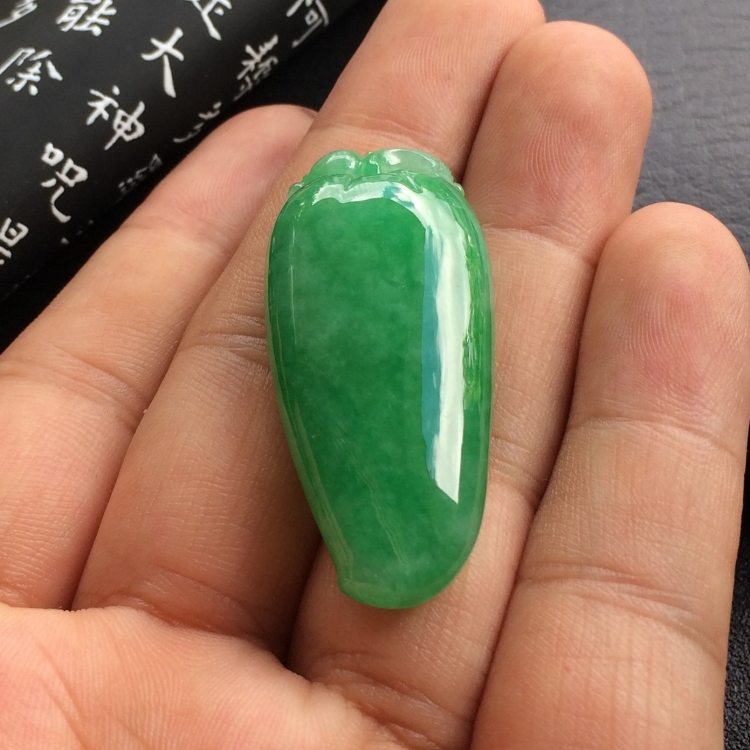 （超值推荐）糯冰种翠色福瓜挂件