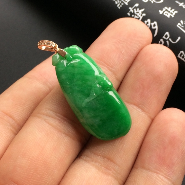 （超值推荐）糯冰种翠色福瓜挂件