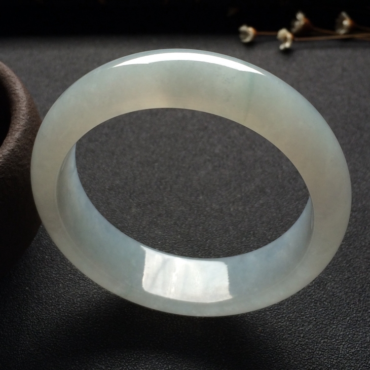 （超值推荐）糯冰种淡晴水手镯（56.6mm）