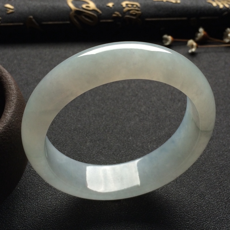 （超值推荐）糯冰种淡晴水手镯（56.6mm）