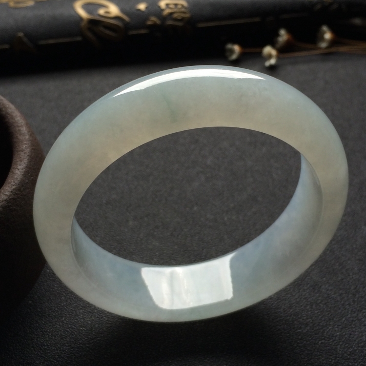 （超值推荐）糯冰种淡晴水手镯（56.6mm）
