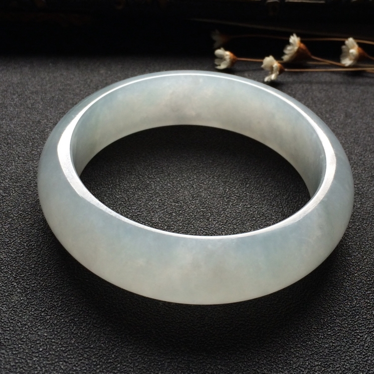 （超值推荐）糯冰种淡晴水手镯（56.6mm）