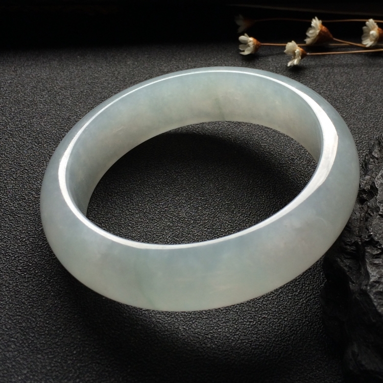 （超值推荐）糯冰种淡晴水手镯（56.6mm）