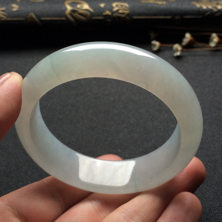 （超值推荐）糯冰种淡晴水手镯（56.6mm）
