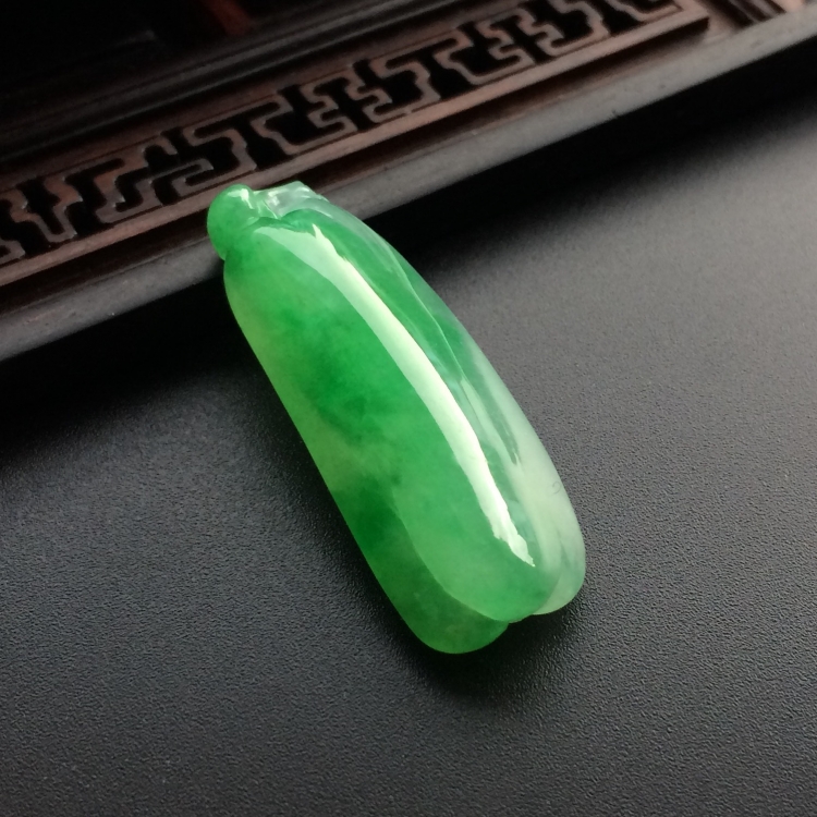 （超值推荐）糯冰种翠色福瓜挂件