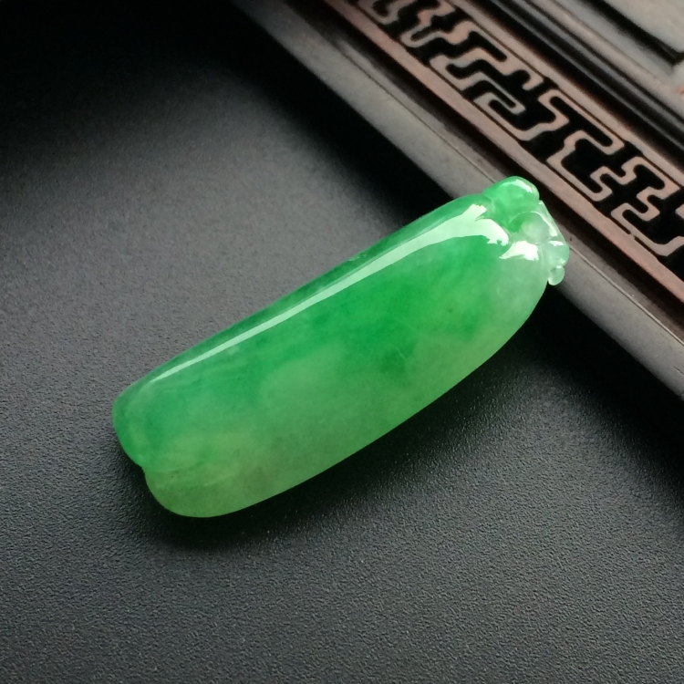 （超值推荐）糯冰种翠色福瓜挂件