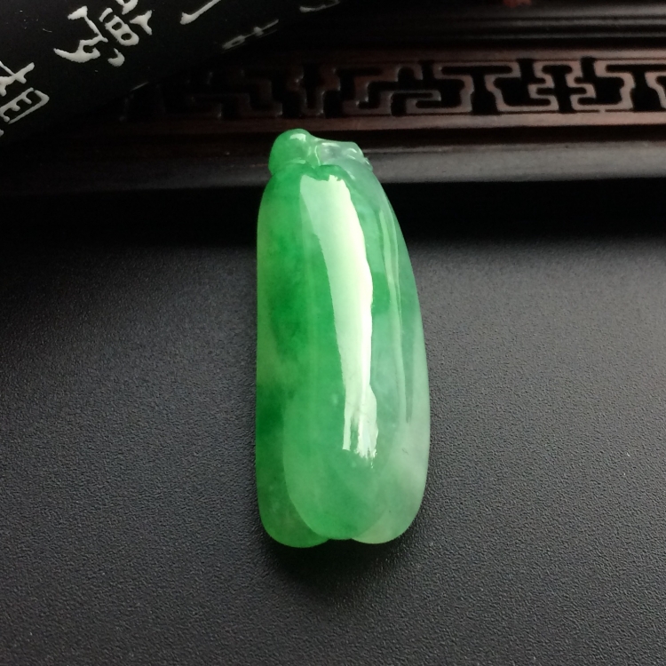 （超值推荐）糯冰种翠色福瓜挂件