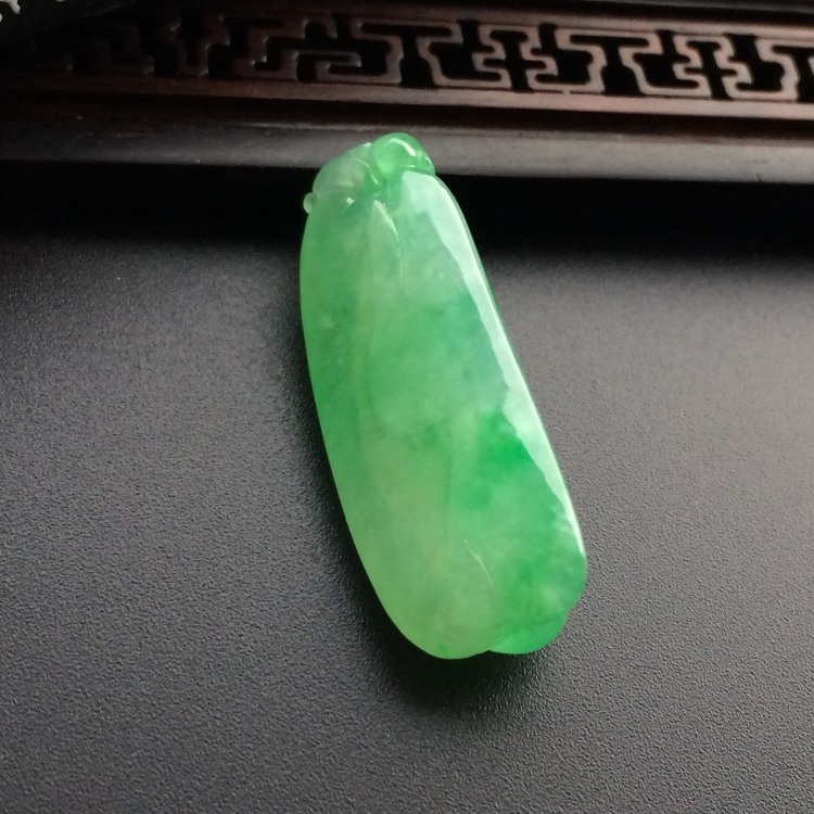 （超值推荐）糯冰种翠色福瓜挂件