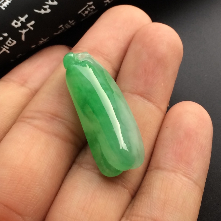 （超值推荐）糯冰种翠色福瓜挂件